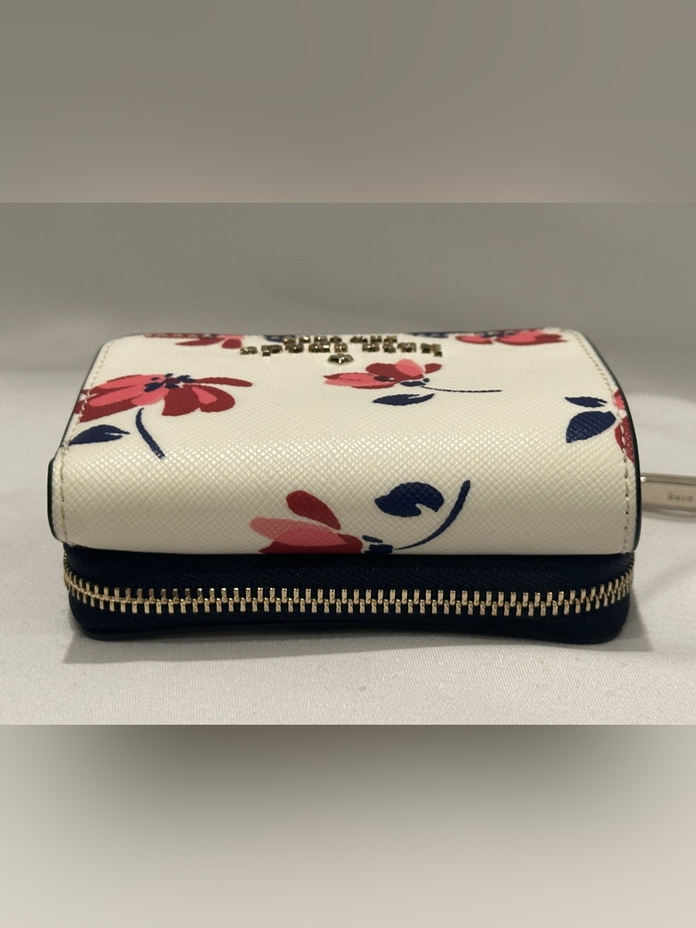 kate spade White Floral Zip Around Compact Wallet NWT&Box - Picture 10 of 16